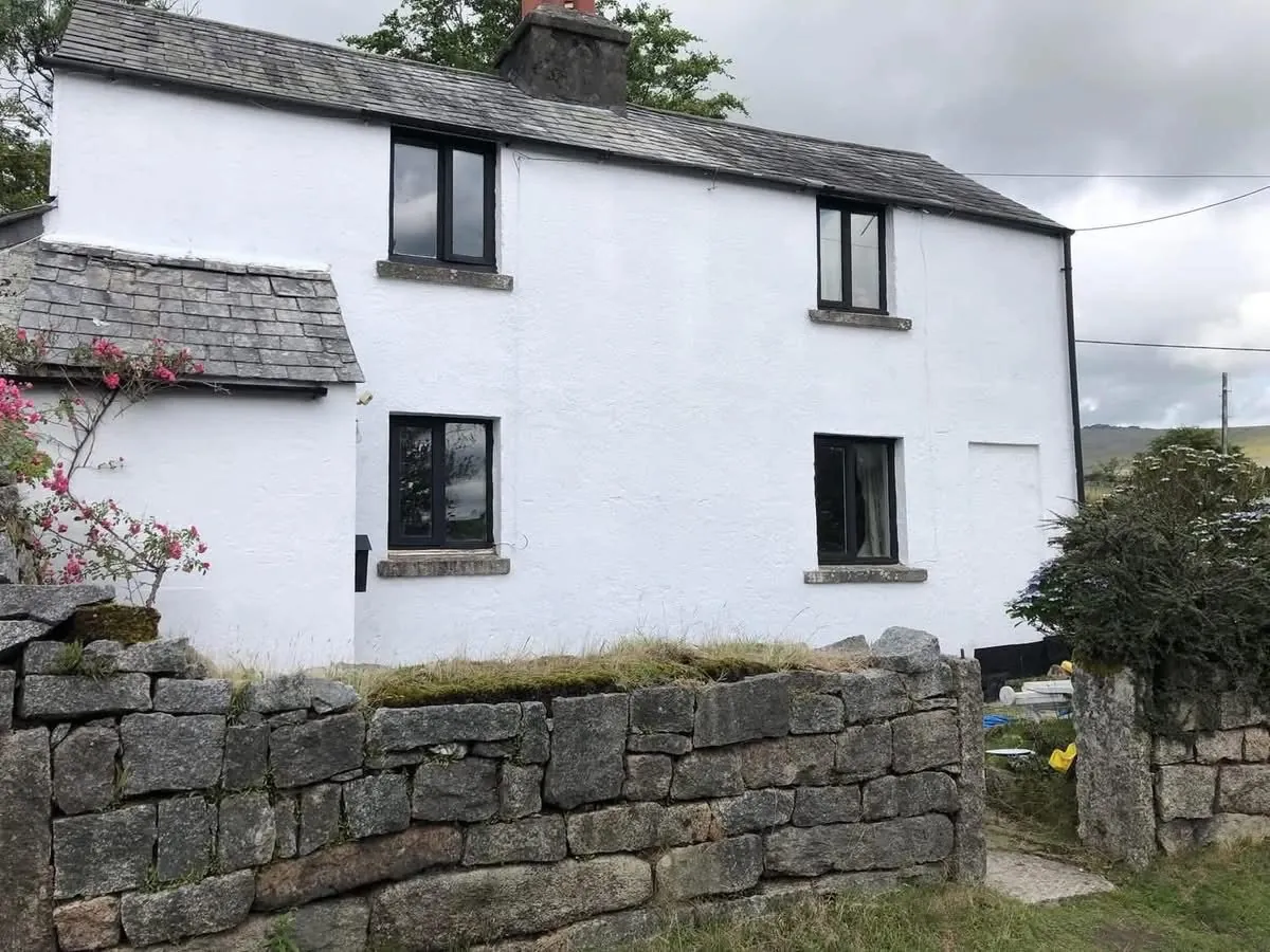 Render repair and exterior repaint of a cottage in St Austell
